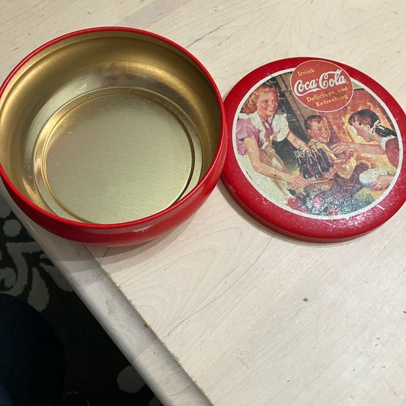 1993 Bristol Ware Retro Drink Coca Cola Round Metal Tin - Picture 4 of 9
